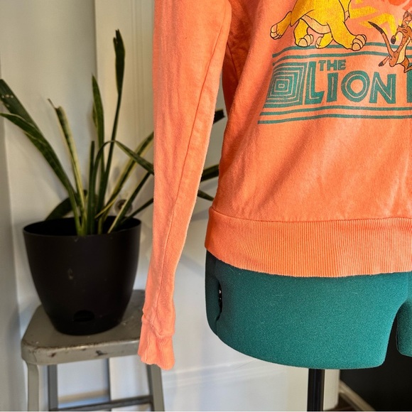 Disney || The Lion King Dance lightweight Sweatshirt small - Picture 5 of 11